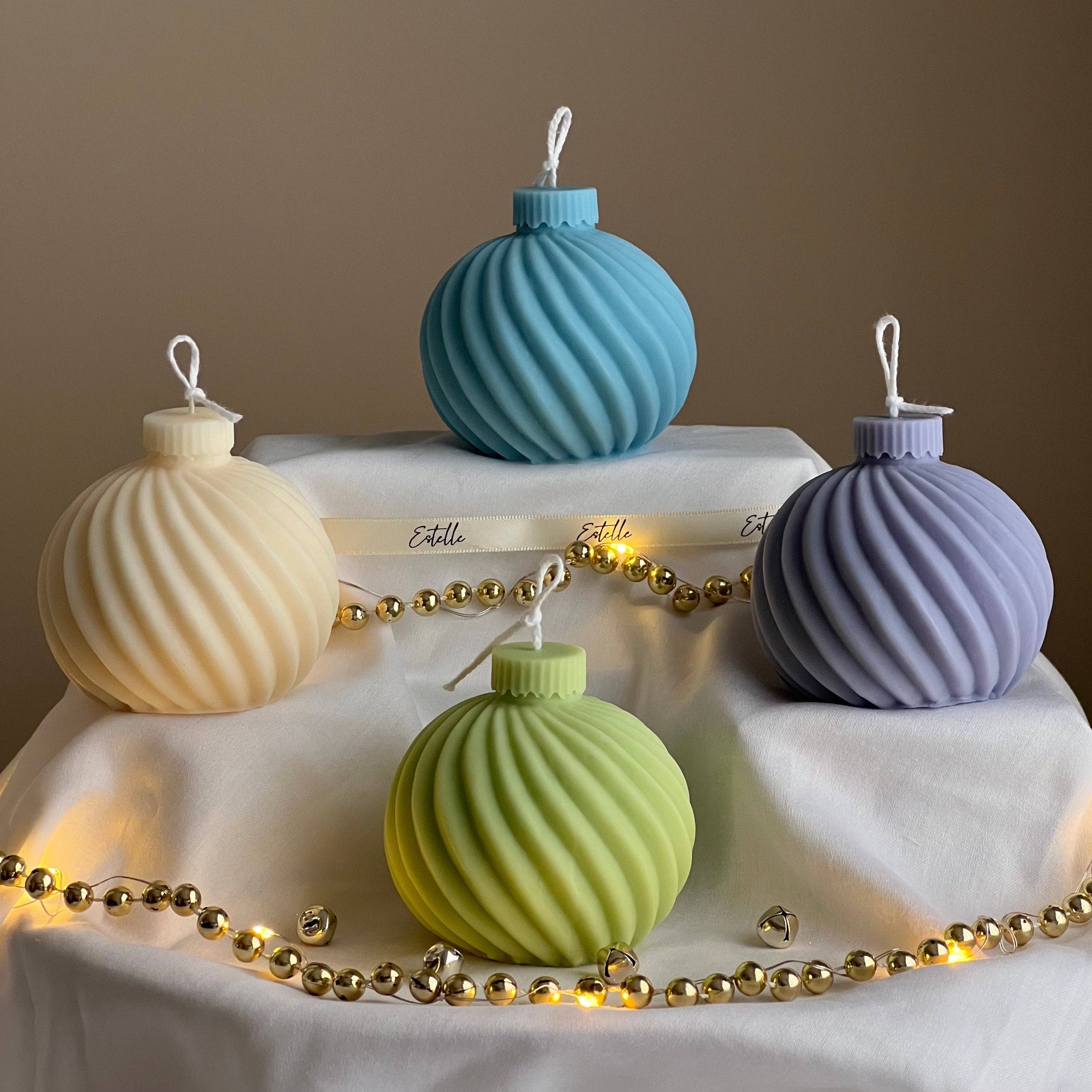 Swirl Christmas Bauble Candle - HartCentered
