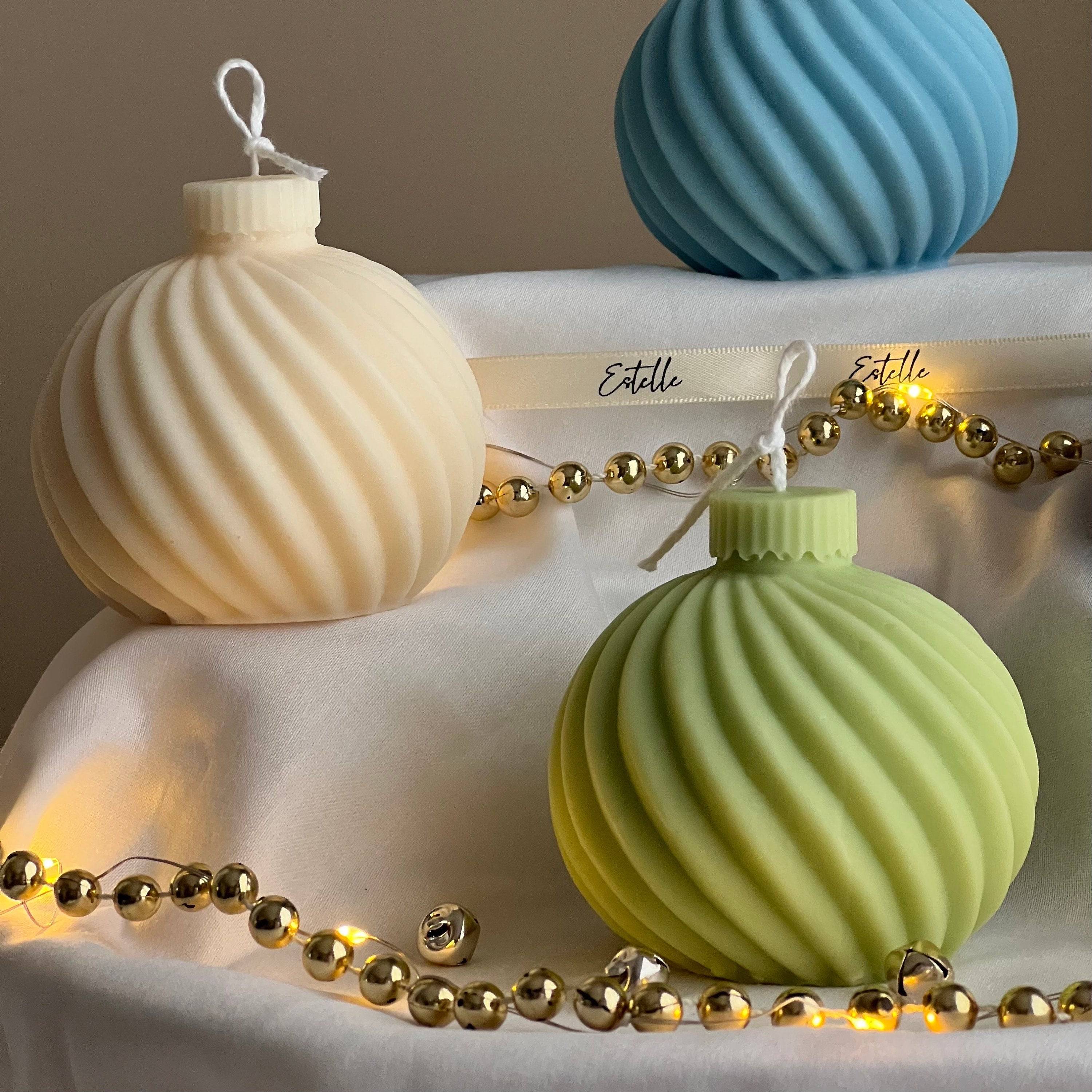 Swirl Christmas Bauble Candle - HartCentered