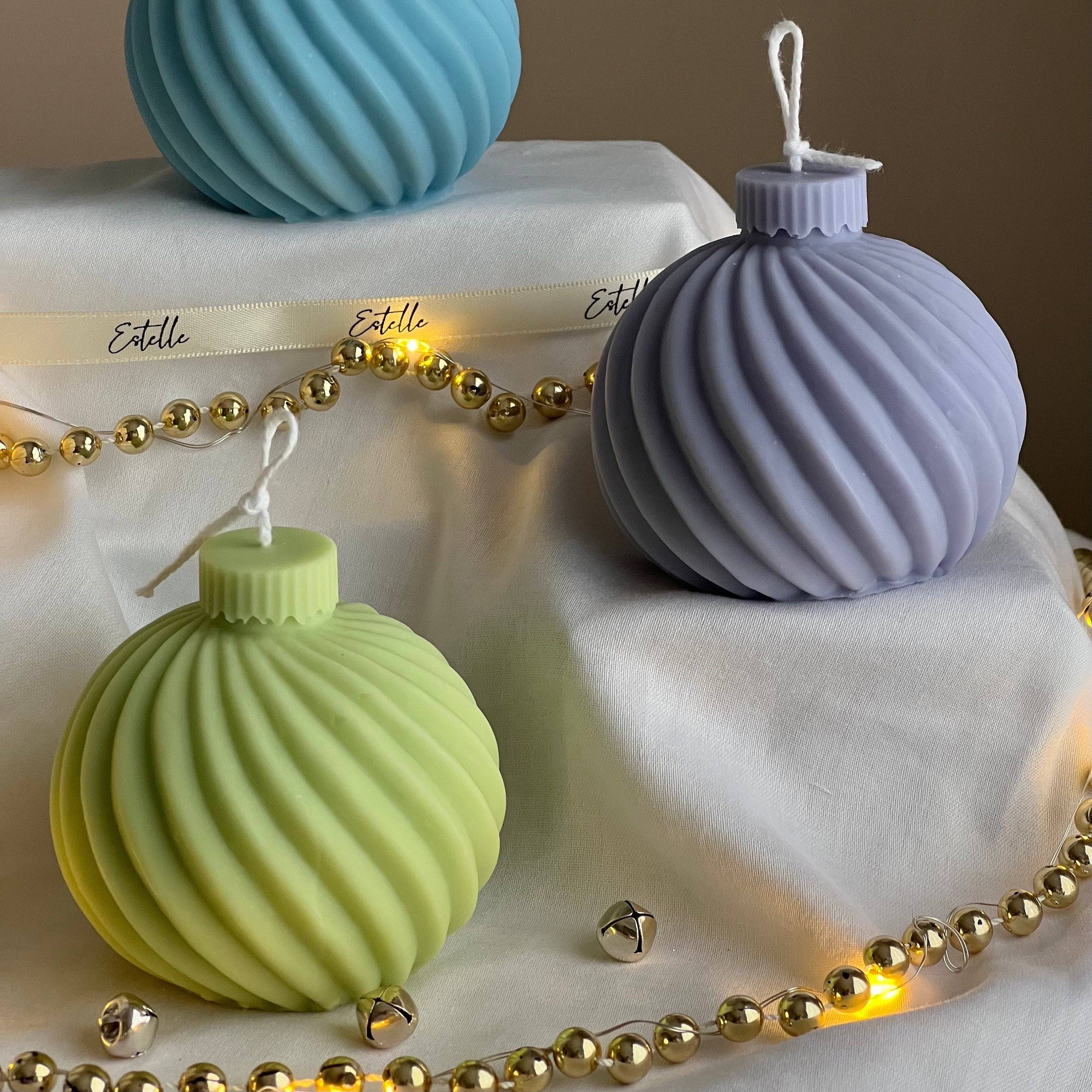 Swirl Christmas Bauble Candle - HartCentered
